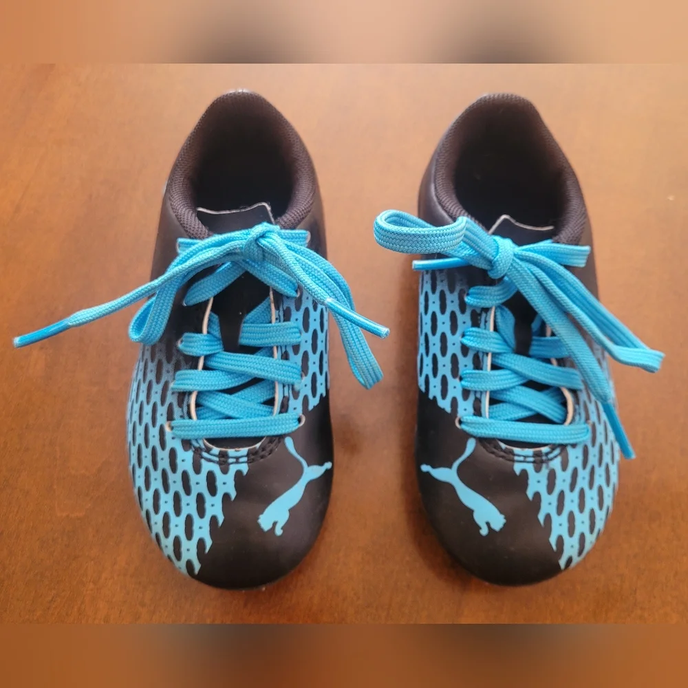 Puma 8T Black and Blue Soccer Cleats - Picture 2 of 4